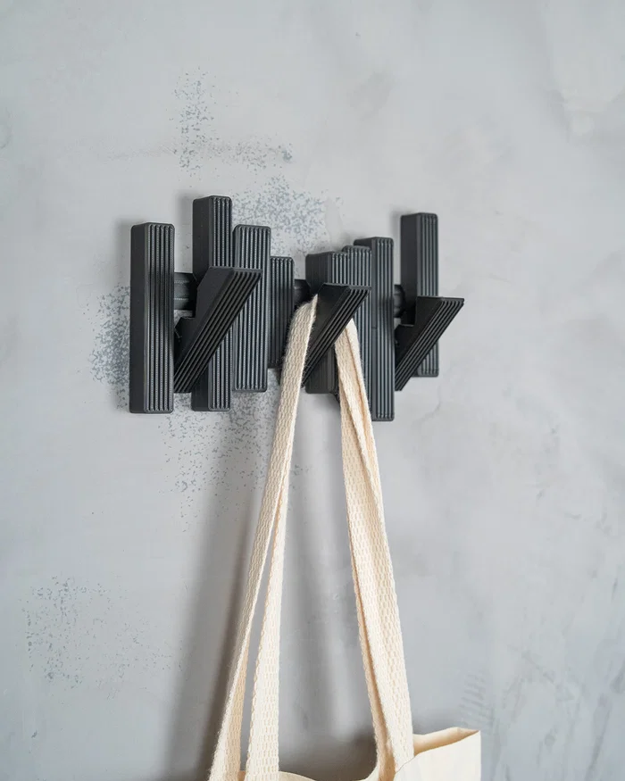 Cabideiro de Parede Retrátil 'Grade Moderna' - Design Geométrico Preto